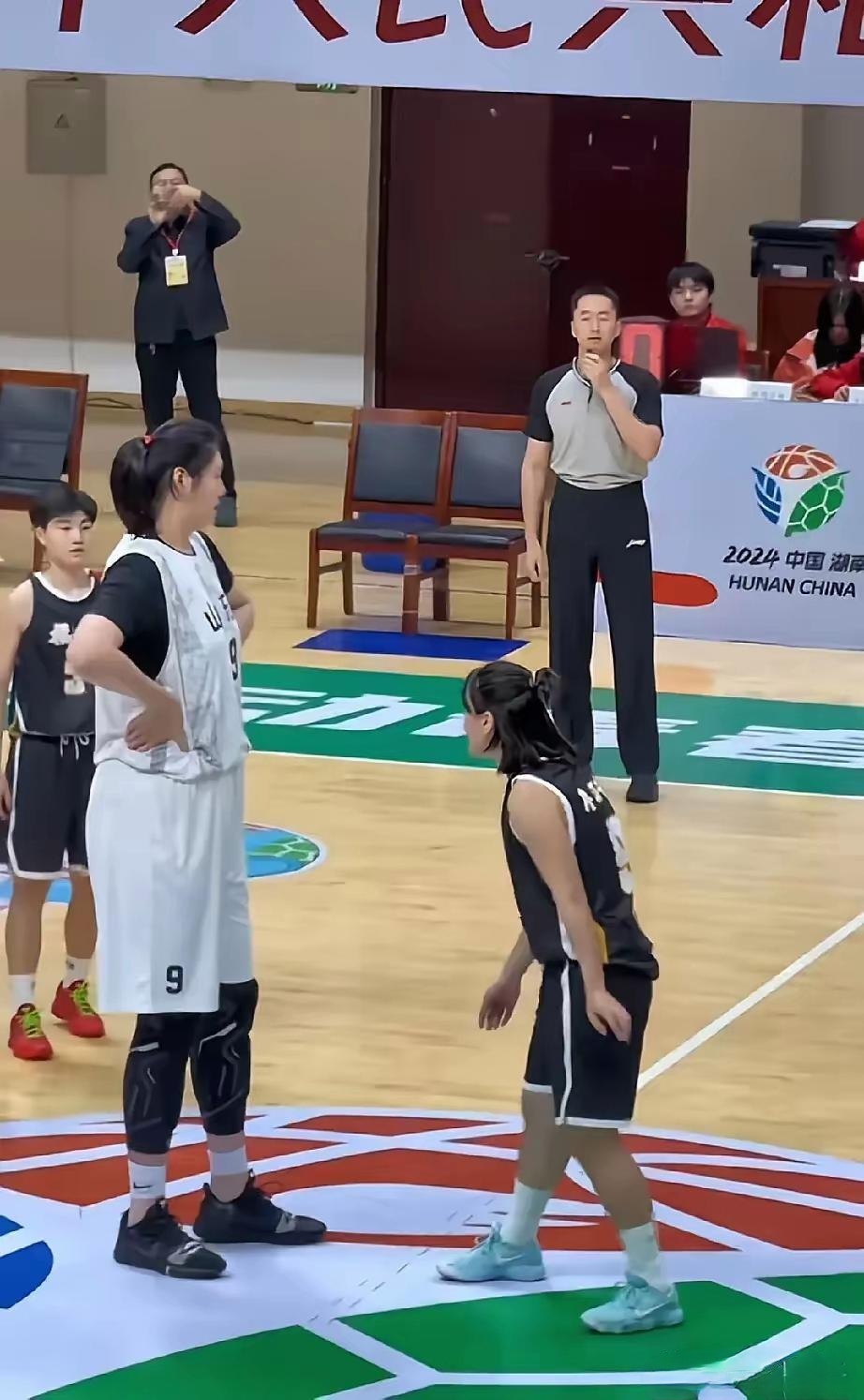 关于岭东战狼队对阵关东朱雀队，斯诺克淘汰赛险胜，内线统治篮板——回归即成焦点的信息
