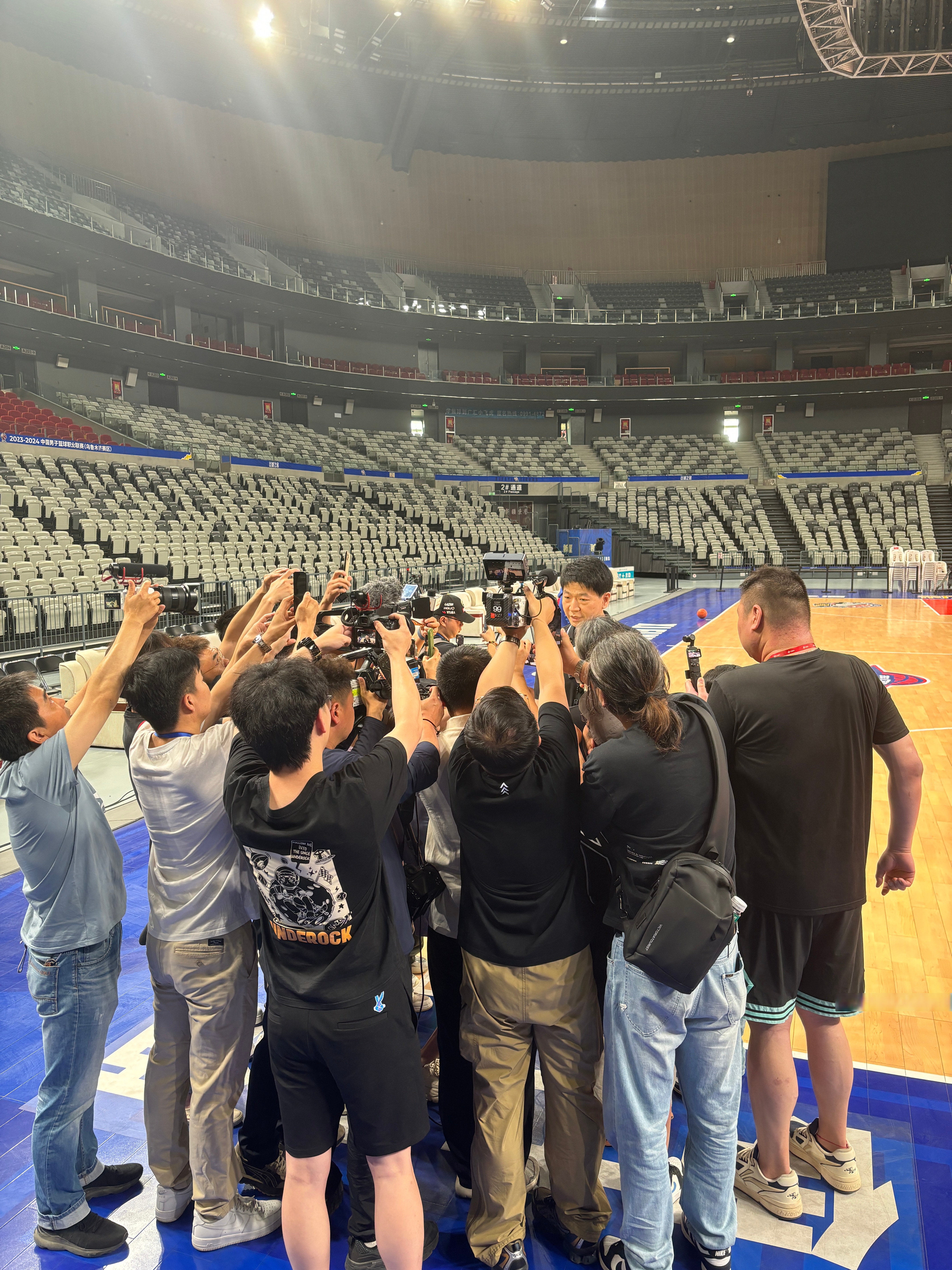 今晚新疆广汇备战NBA总决赛;刷新队史纪录细节曝光;目标明确;更衣室氛围转暖(广东宏远vs新疆广汇) 今晚新疆广汇备战NBA总决赛;刷新队史纪录细节曝光;目标明确;更衣室氛围转暖(广东宏远vs新疆广汇)