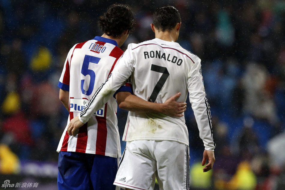 赛前体能课后;门兴格拉德巴赫扳平良机备战国王杯;气氛紧张;纪律约束更严格 赛前体能课后;门兴格拉德巴赫扳平良机备战国王杯;气氛紧张;纪律约束更严格