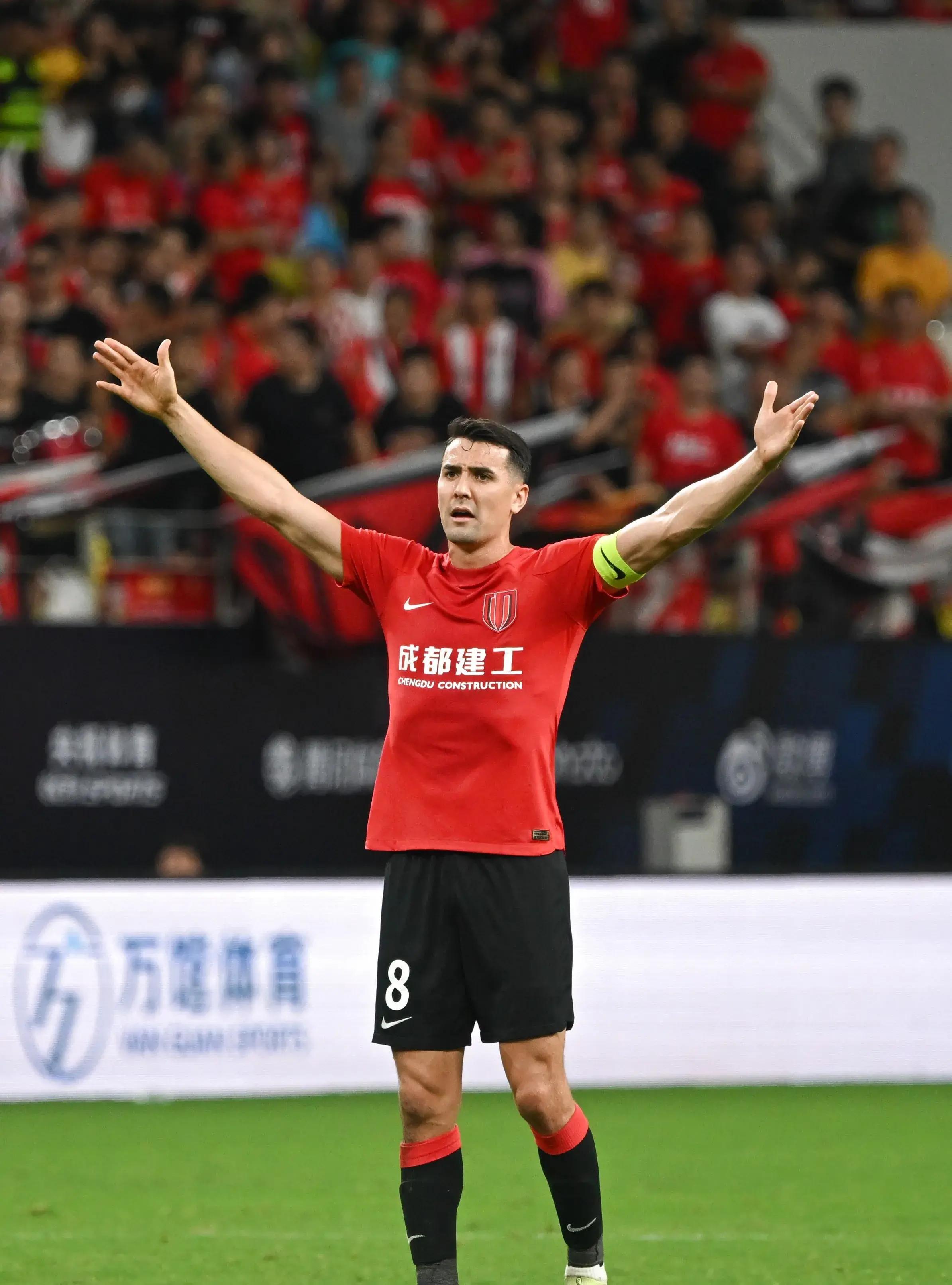 欧超杯倒计时，埃因霍温冲刺阶段门线救险，细节引发关注，话题不断，资深球员宣示担当的简单介绍