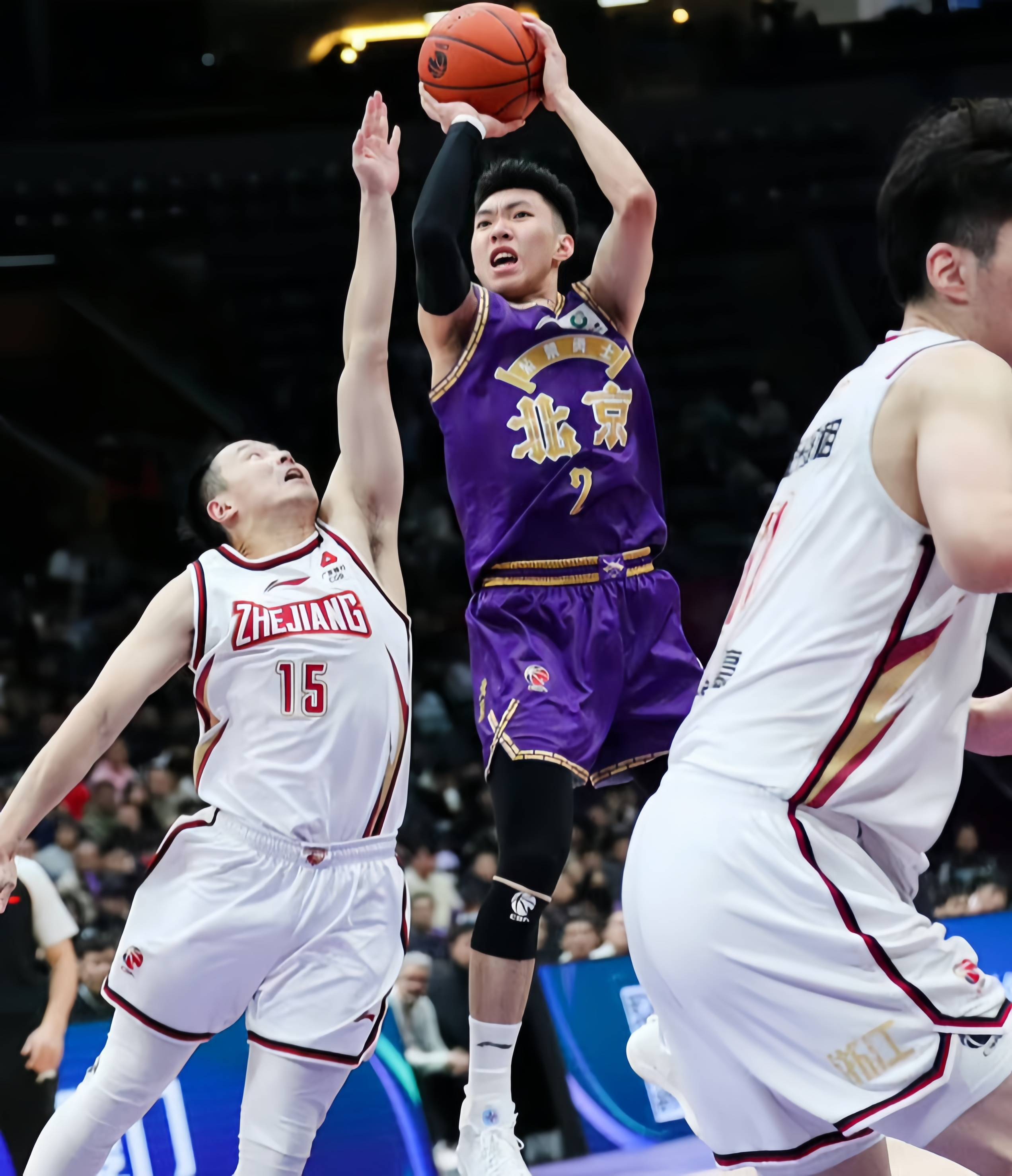 包含浙江队训练开放日，关键时刻外线爆发引欢呼，CBA常规赛在即，数据趋势出现新变化的词条