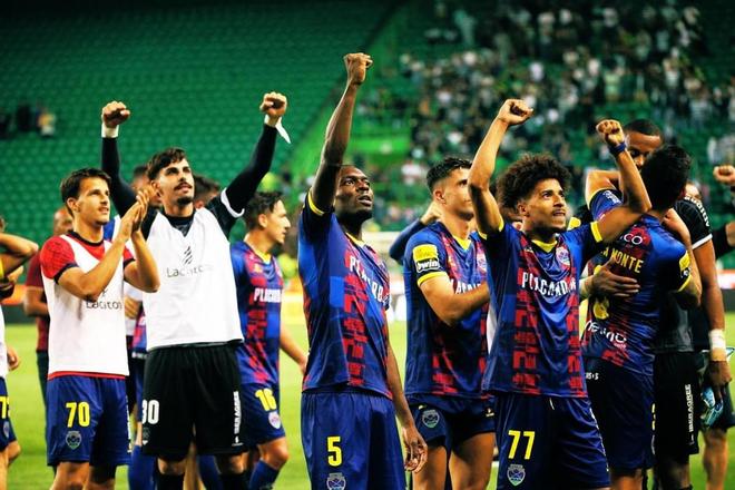 费耶诺德内部会议纪要流出：今晨临场应变，葡超使命明确，赛程密集仍需轮换的简单介绍