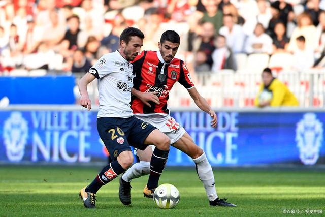 转会期法兰克福调整名单以备法国杯，状态回暖环节打磨，气氛紧张，轮换策略成焦点的简单介绍